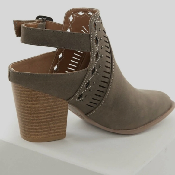 Super cute booties - Picture 3 of 4